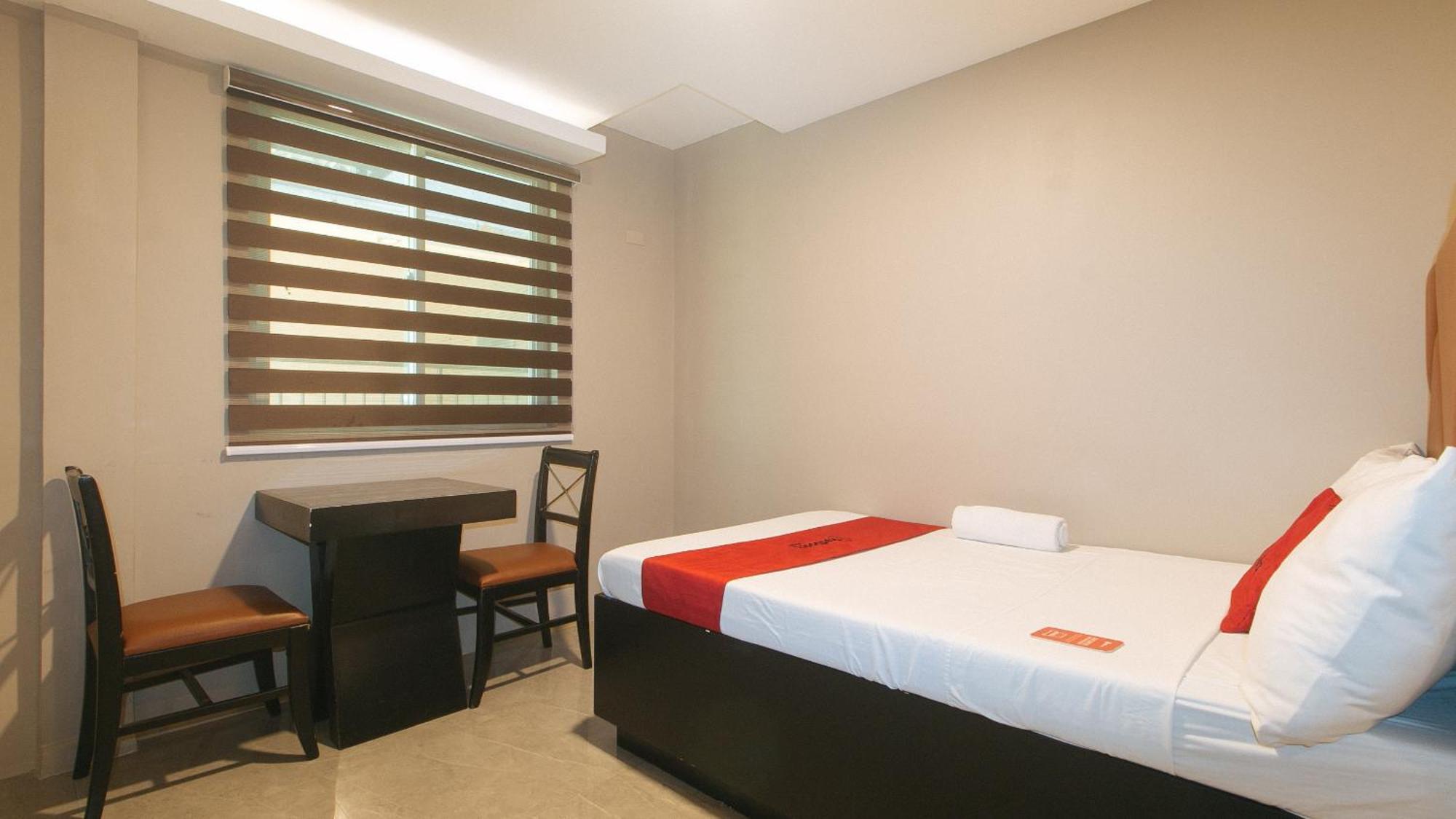 Reddoorz Plus At Seventy Five Inn Near Manila Airport Paranaque City Exterior foto